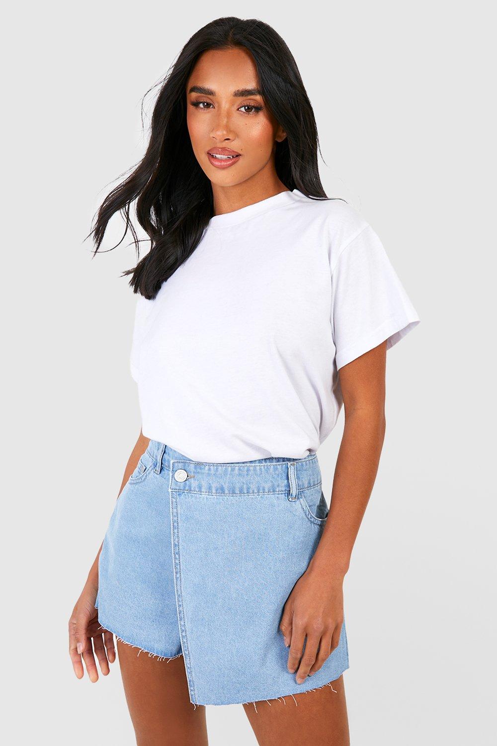 Gonna pantaloncino Petite in denim avvolgente in vita con fondo grezzo